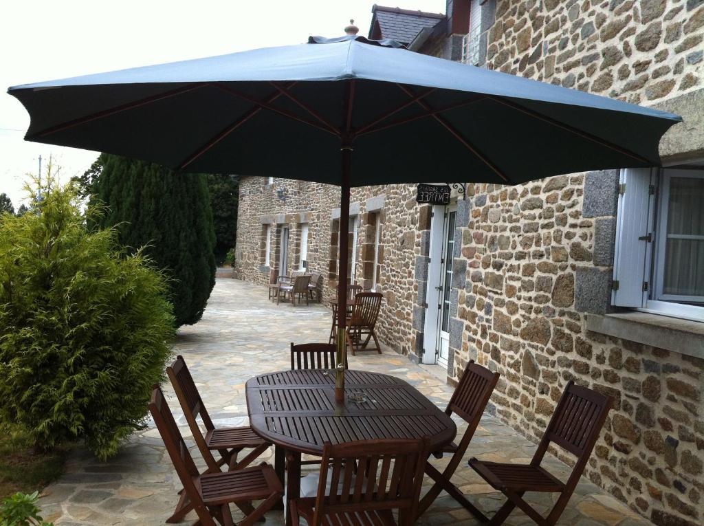 Chambres D'Hotes Les Sageais Baguer-Morvan Exteriör bild